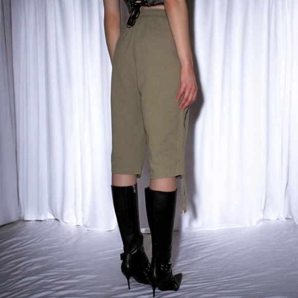 Hand painted spider eyeball khaki capri pants - Picture 6 of 9